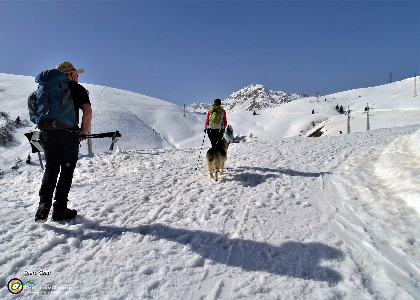 43 Il caldo sole splende sulla neve che rammollisce.JPG -                                